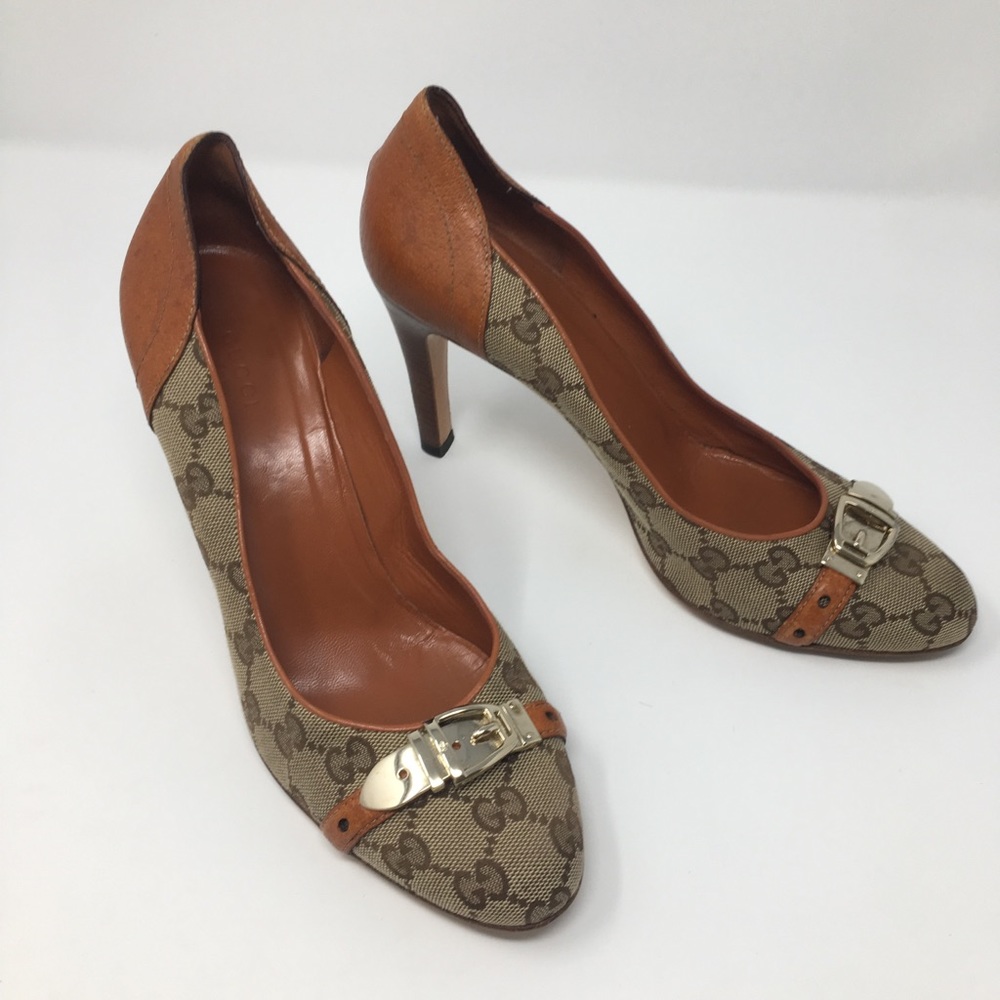 Classic Gucci Beige Brown Monogram Canvas Pointed-Heel Pumps with Gold Buckle.